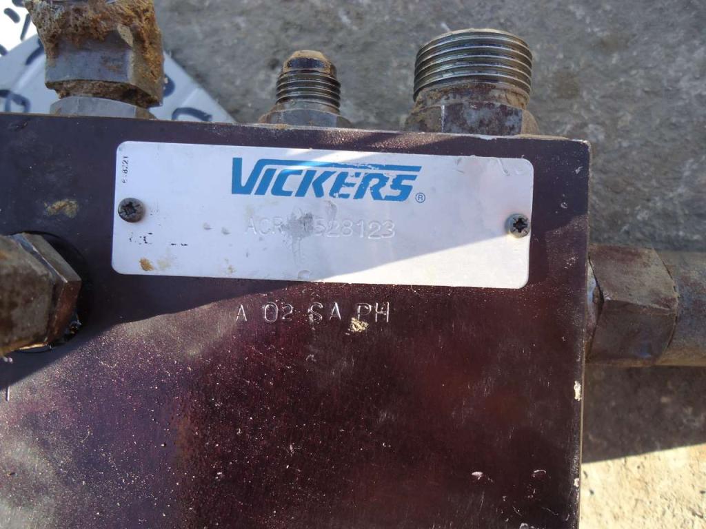 Válvula servoaccionada con acumulador para Fiat Hitachi FR220 Foto 3