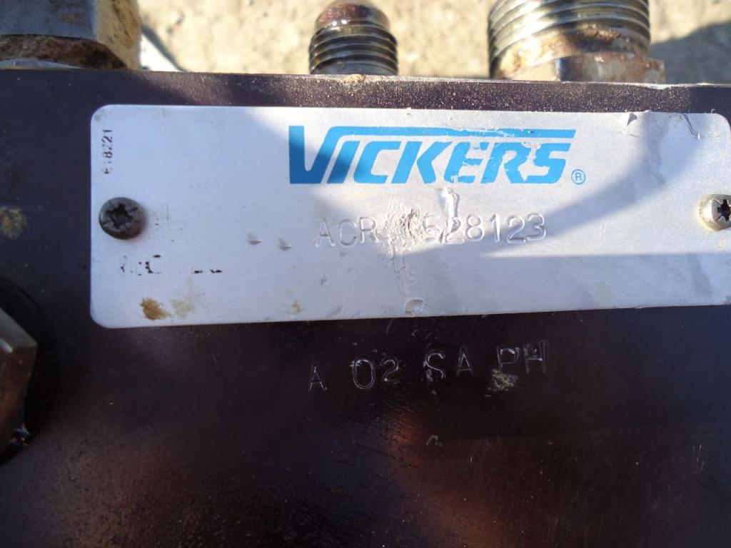 Válvula servoaccionada con acumulador para Fiat Hitachi FR220 Foto 4