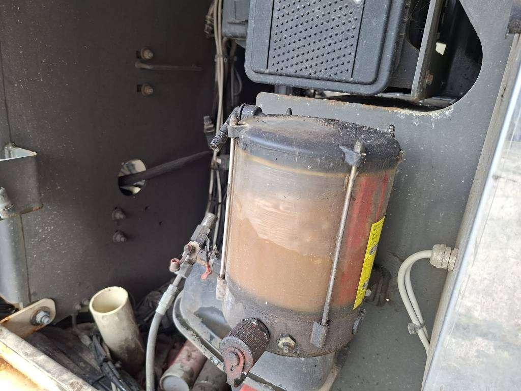 Sennebogen 830E K17 (only upperstructure with damaged cabin) Foto 21