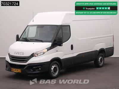 Iveco Daily 35S18 3.0L L2H2 180PK Navi Airco Cruise Camera 3,5t Trekgewicht Euro6 L2 Airco Cruise control vendida por BAS World B.V.