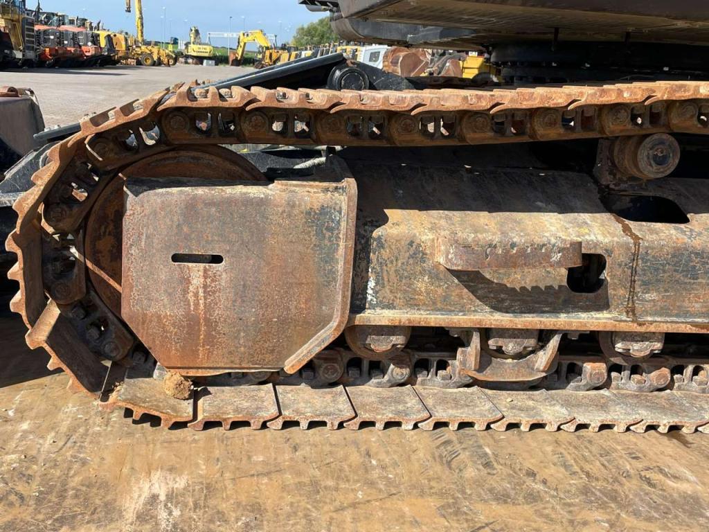 Hitachi ZX225USLC-6 Foto 13