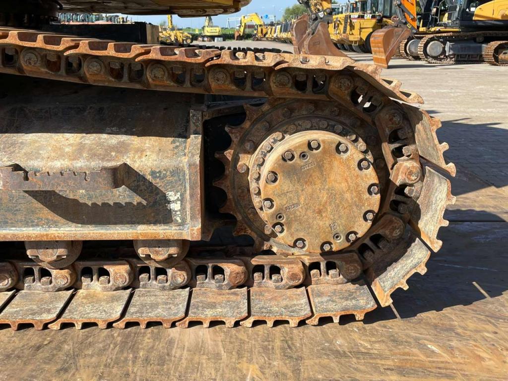 Hitachi ZX225USLC-6 Foto 14