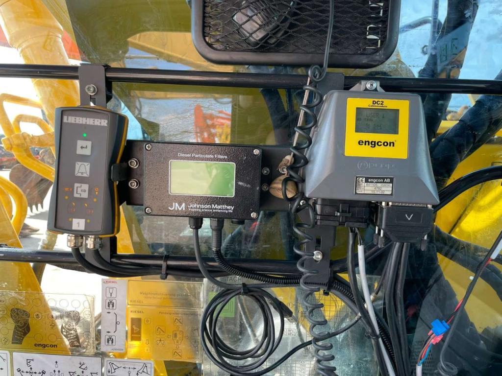 Hitachi ZX225USLC-6 Foto 30