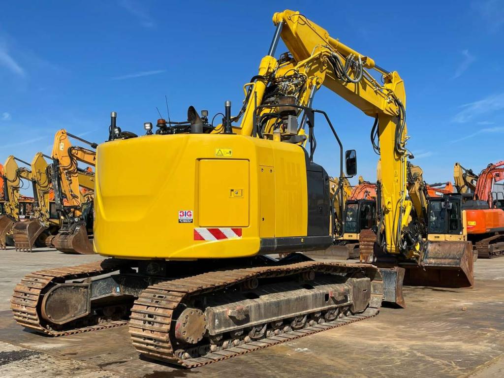 Hitachi ZX225USLC-6 Foto 5