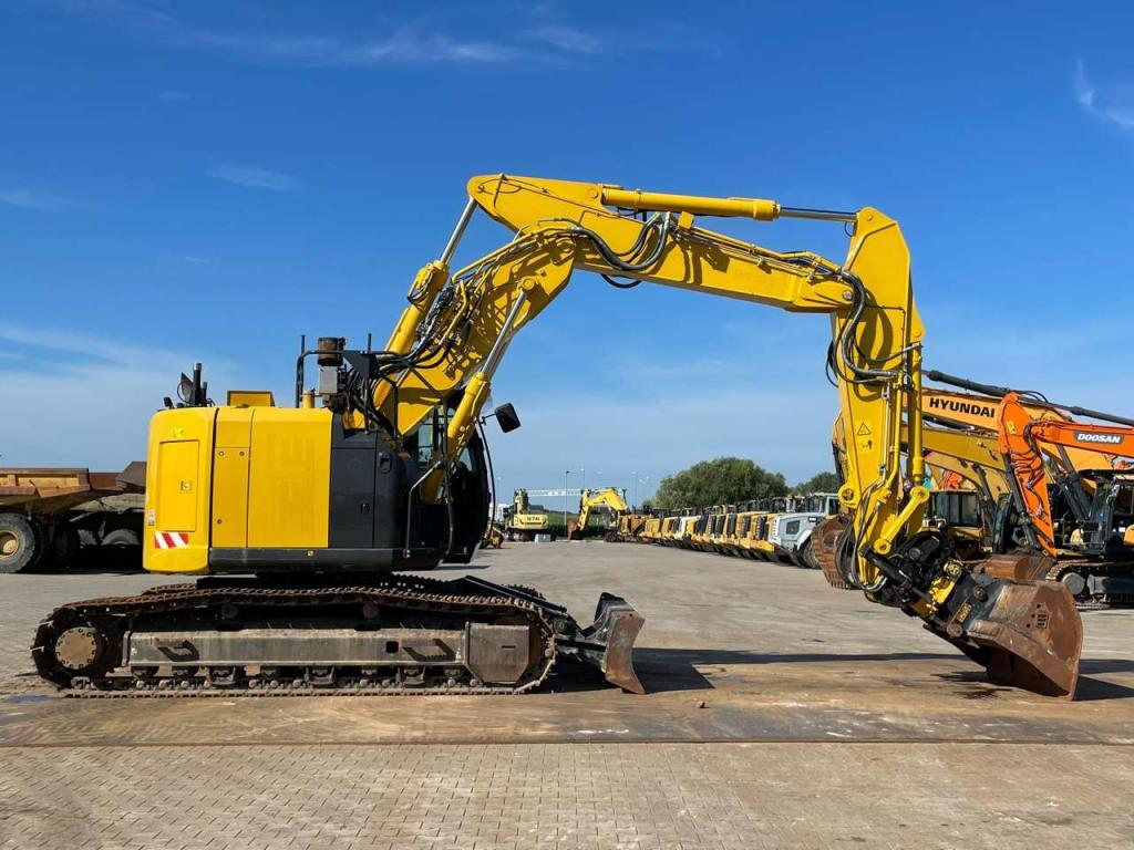 Hitachi ZX225USLC-6 Foto 6