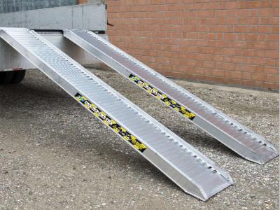 Coppia di rampe in alluminio Lunghezza 3.500 mm - Portata 2.100 kg vendida por Progetto Rampe