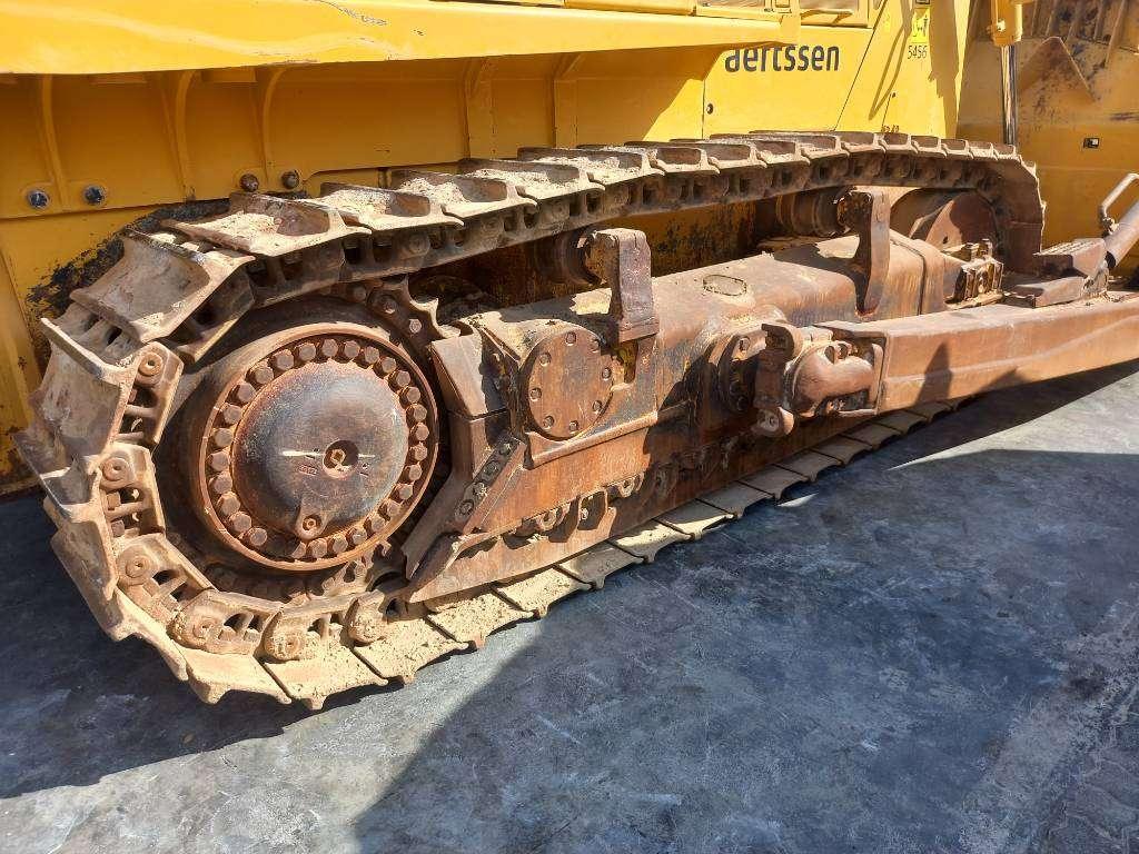 Komatsu D155A-6R (4pcs available for sale in Abu Dhabi) Foto 11