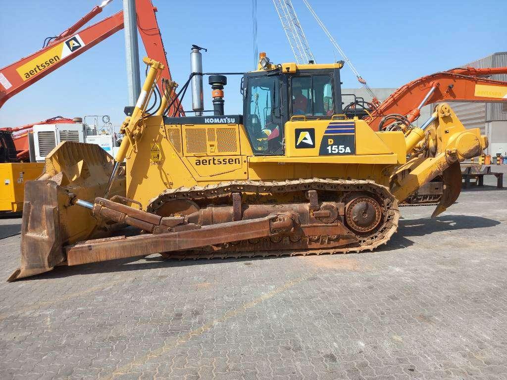 Komatsu D155A-6R (4pcs available for sale in Abu Dhabi) Foto 18