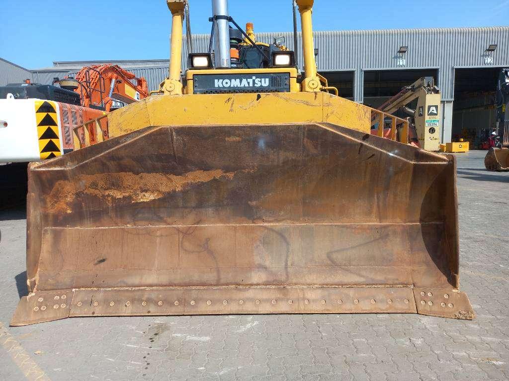Komatsu D155A-6R (4pcs available for sale in Abu Dhabi) Foto 19