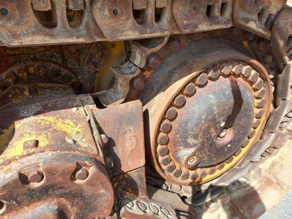 Komatsu D155A-6R (4pcs available for sale in Abu Dhabi) Foto 22