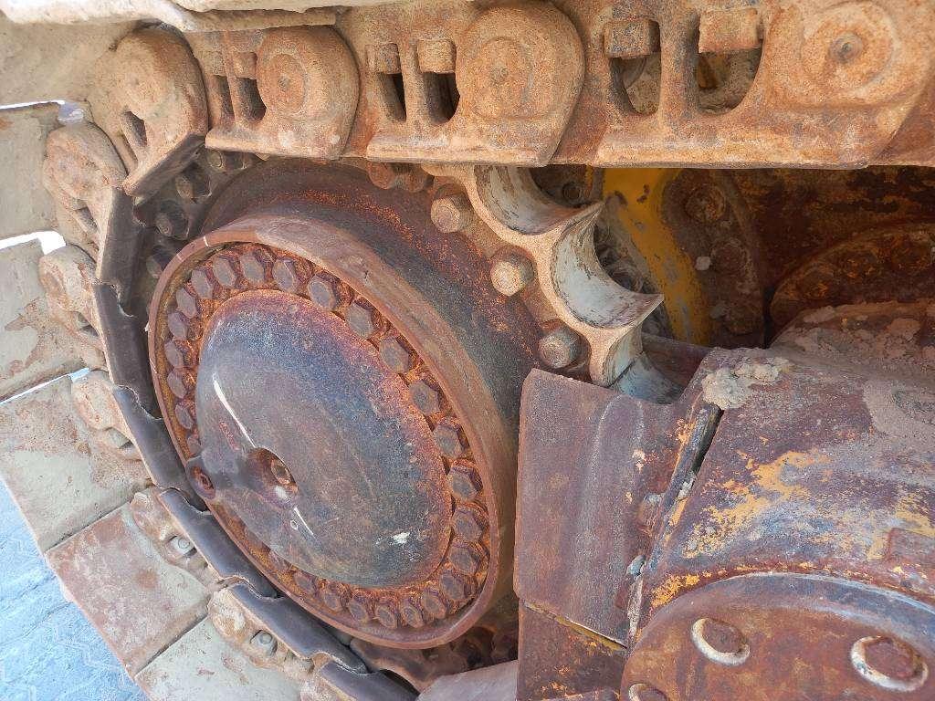 Komatsu D155A-6R (4pcs available for sale in Abu Dhabi) Foto 23