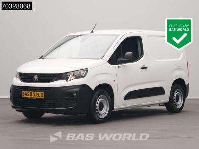 Peugeot Partner 110pk Benzine L1H1 Trekhaak Navi Airco Cruise Parkeersensoren Euro6 L1 Kompakt A/C Towbar C vendida por BAS World B.V.