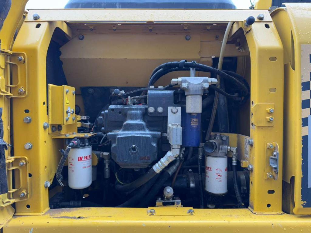 Komatsu HB215LC-1 HB Foto 22
