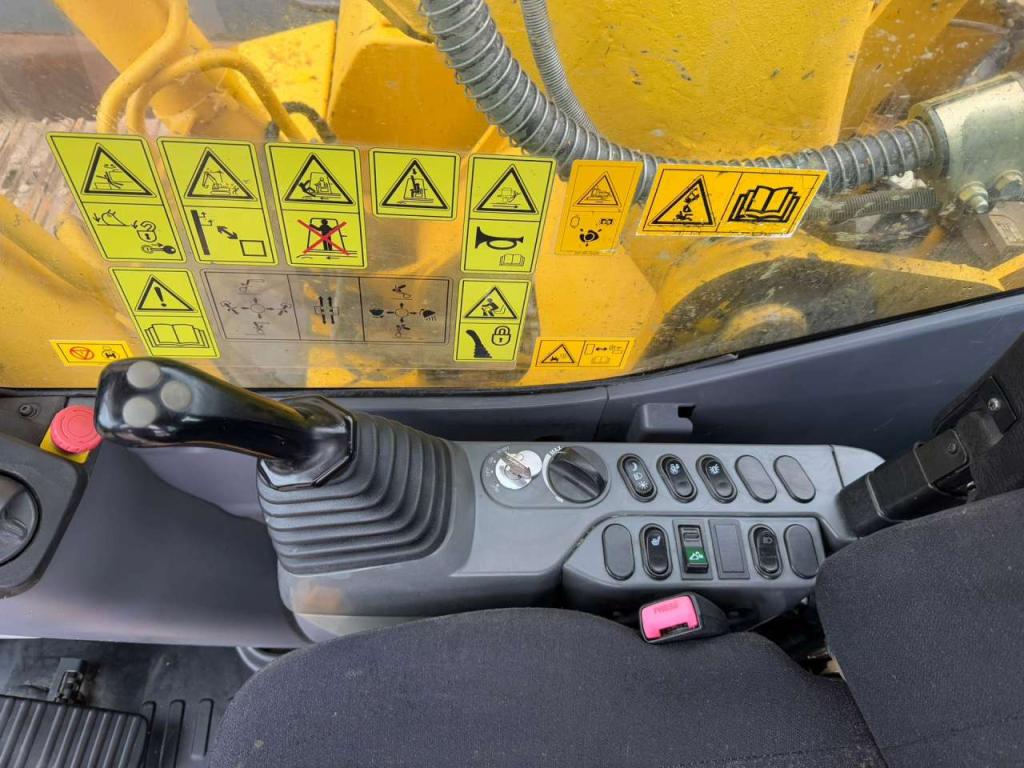 Komatsu HB215LC-1 HB Foto 30