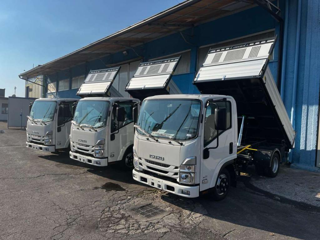 Isuzu M21 Foto 1