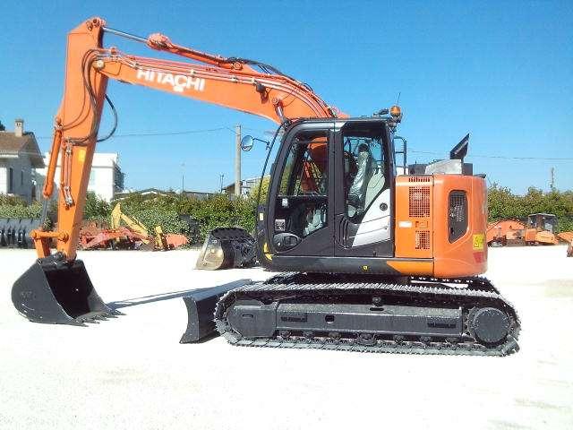 Hitachi ZX135US-6 Foto 10