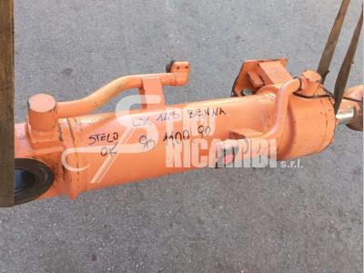 Pistón de rotación de la cuchara para Hitachi LX 145 vendida por PRV Ricambi Srl
