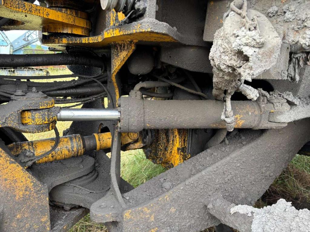 Volvo hydraulic cylinder for Volvo L180F and L180E. Foto 1