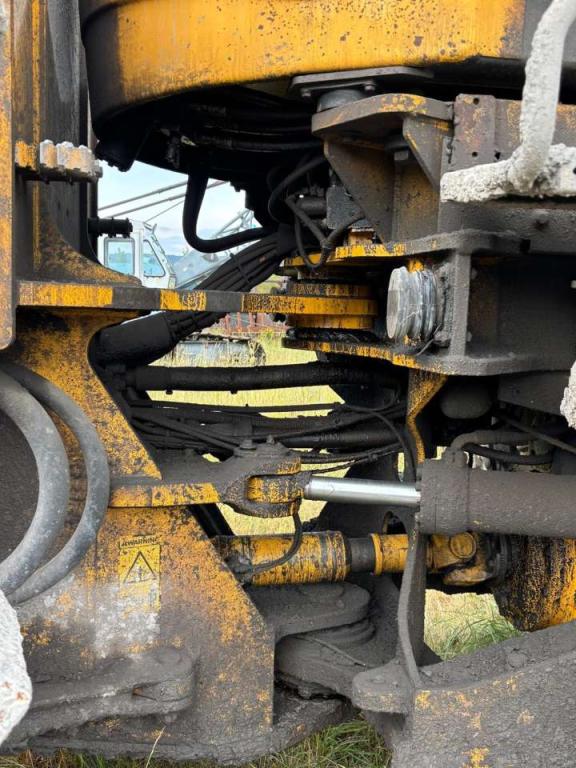 Volvo hydraulic cylinder for Volvo L180F and L180E. Foto 3