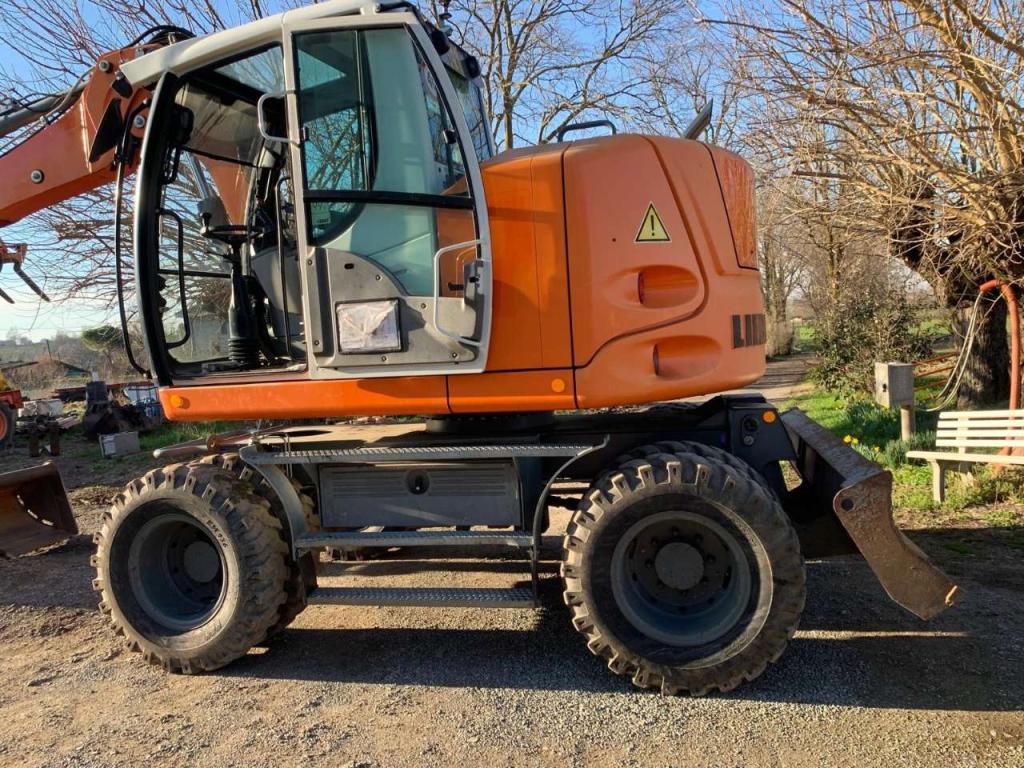 Liebherr A 910 COMPACT Foto 2