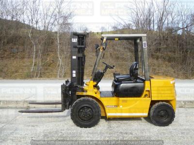 Caterpillar DP30 vendida por Piccinini Macchine Srl