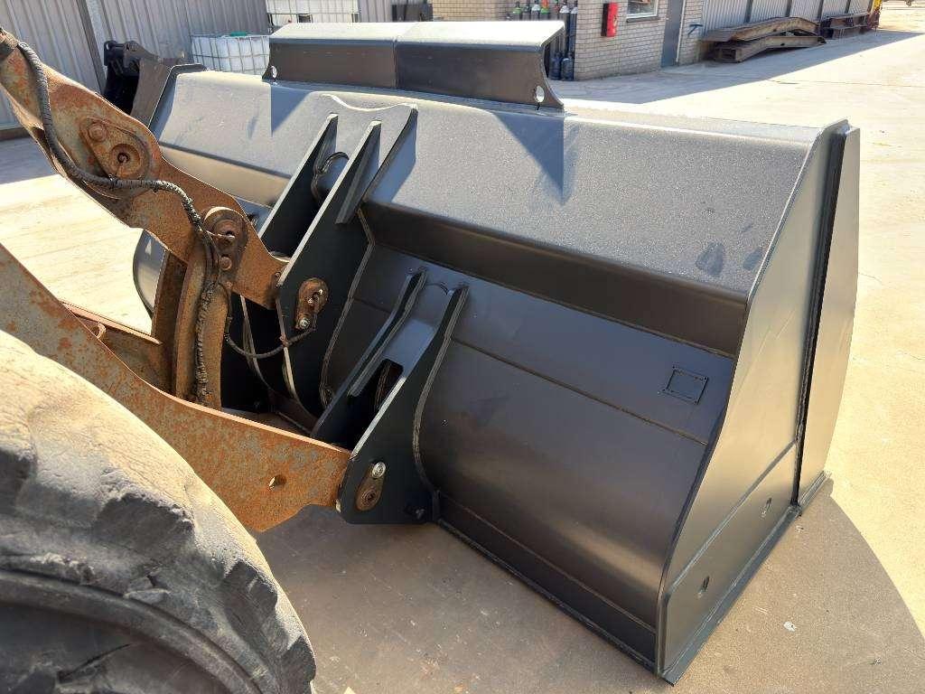 Volvo L120F Foto 17