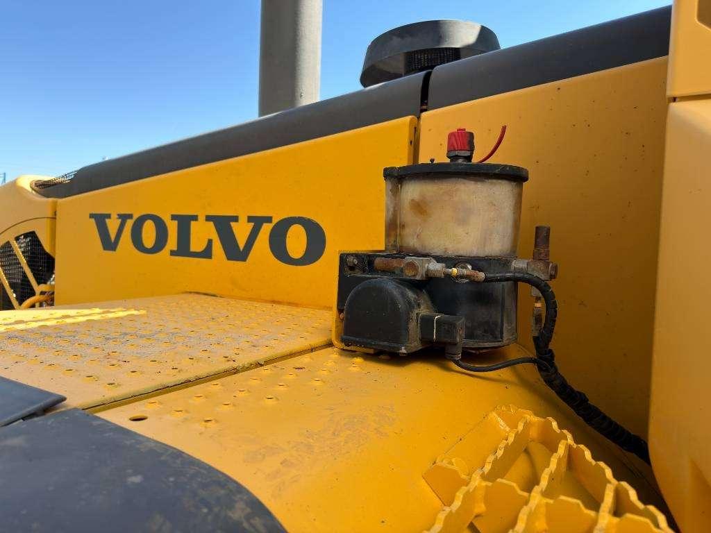 Volvo L120F Foto 23