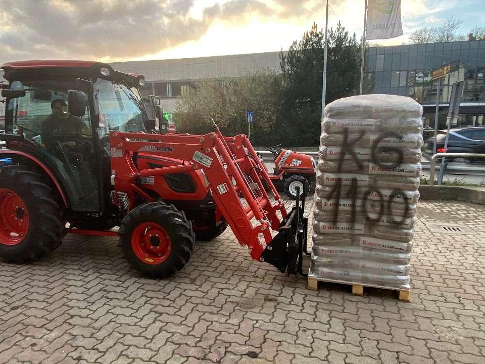 Kioti DK 6020 Cabinato con Forca Pallet Foto 14