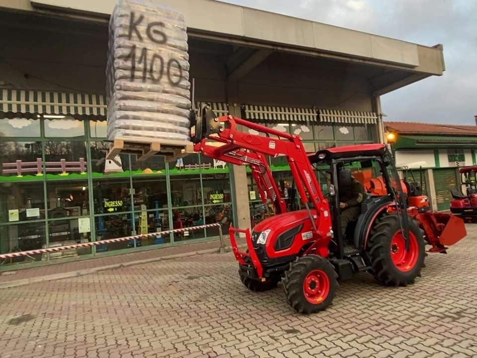 Kioti DK 6020 Cabinato con Forca Pallet Foto 3