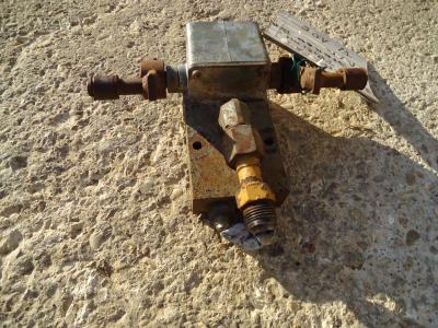 Desviador de embragues de dirección para Fiat Allis FL10E vendida por OLM 90 Srl