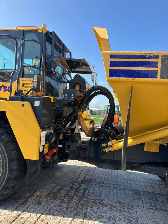 Komatsu HM300-5E0 Foto 2