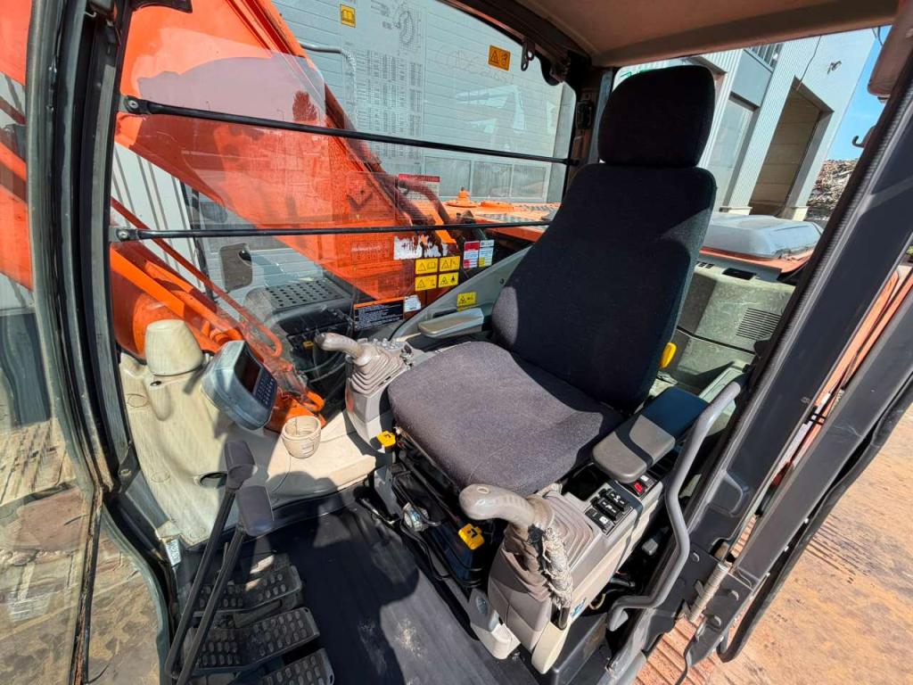 Hitachi ZX210LC-3 Foto 20