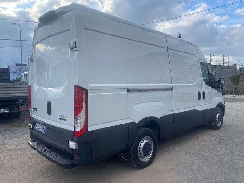 Iveco daily 35s14 metano Foto 3