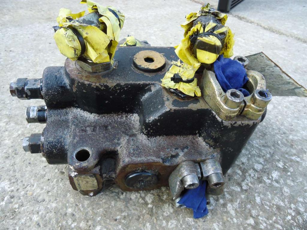 Distribuidor de dirección para Fiat Kobelco/Fiat Hitachi W270 Foto 1