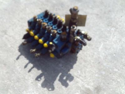 Distribuidor hidraulico para Mecalac 12MXT vendida por OLM 90 Srl