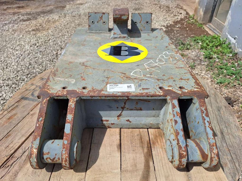 S1 for 20-25 ton excavators Attachment plate Foto 2