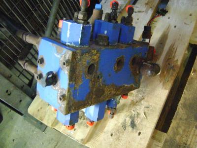 Distribuidor hidraulico para Fiat Kobelco W 130 Evo vendida por PRV Ricambi Srl