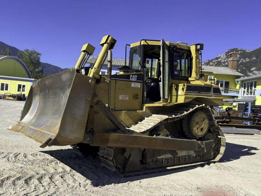 Caterpillar D6R series II STD Foto 1
