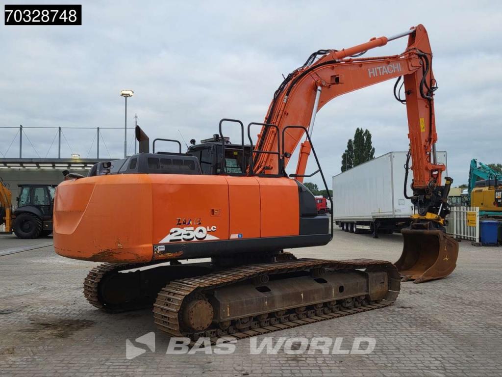 Hitachi ZX250 LC -6 Roto + Bucket Foto 5