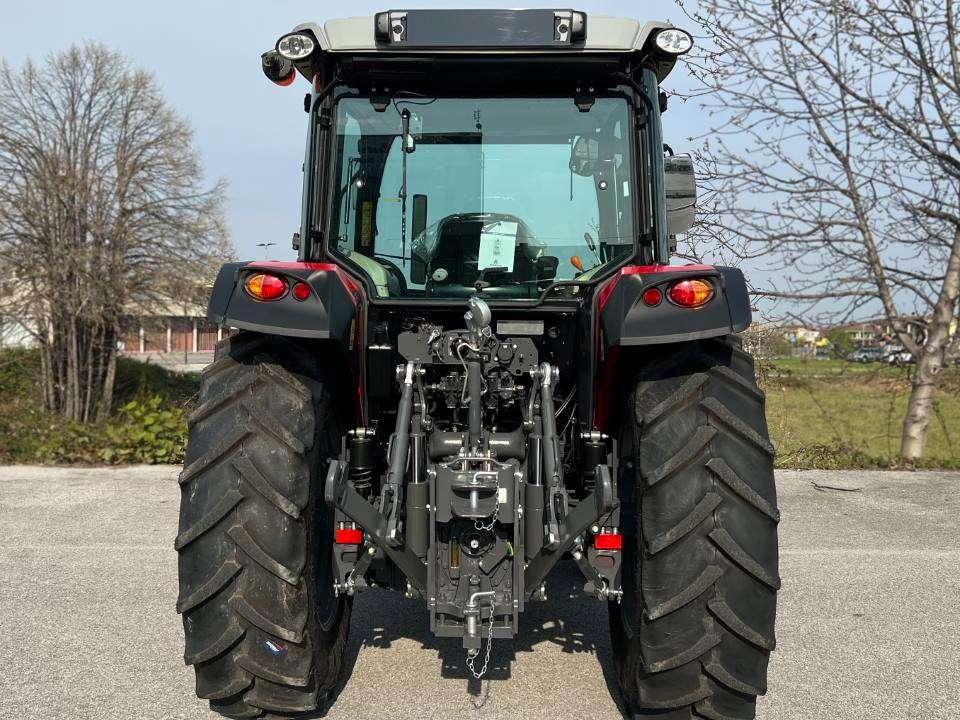 Massey Ferguson 5711 DYNA4 4X4 Foto 12