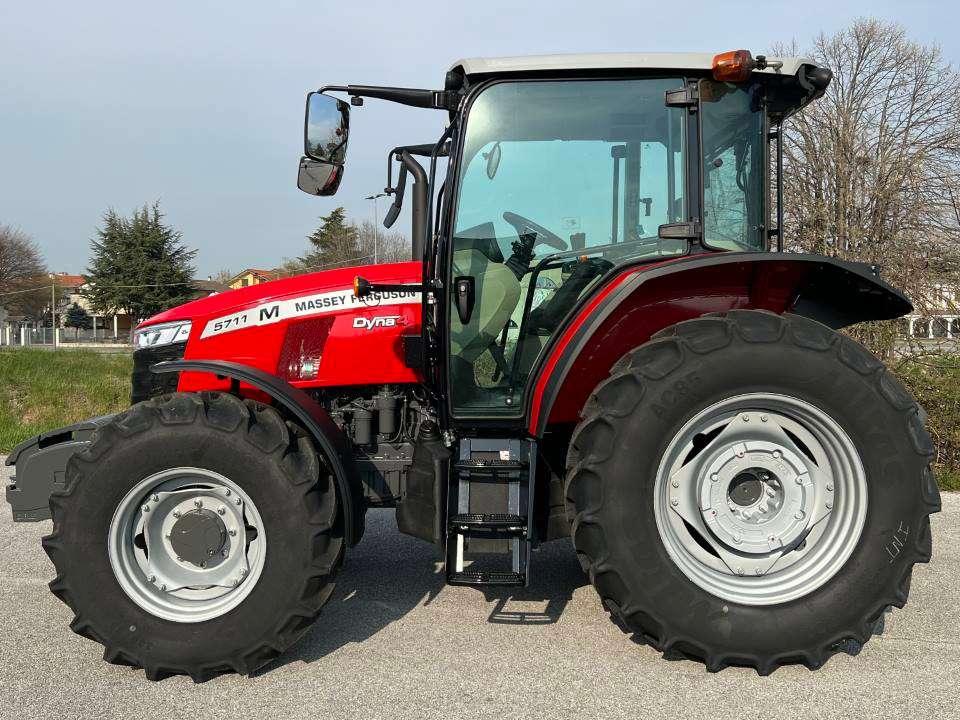 Massey Ferguson 5711 DYNA4 4X4 Foto 2