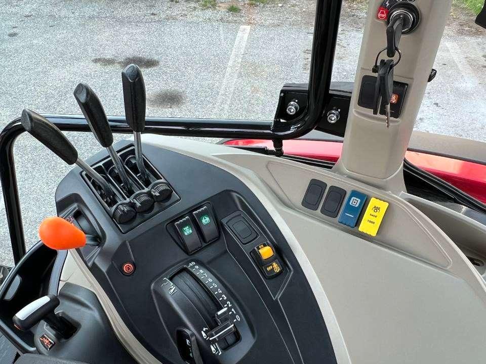 Massey Ferguson 5711 DYNA4 4X4 Foto 7