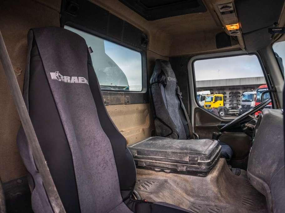 Renault KERAX 370-6X4+16000L/5COMP Foto 13