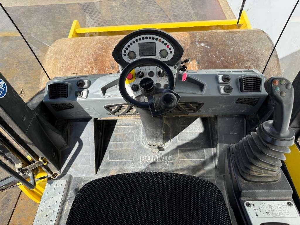 Bomag BW211DH-5 - German Machine / Only 1311 Hours Foto 9
