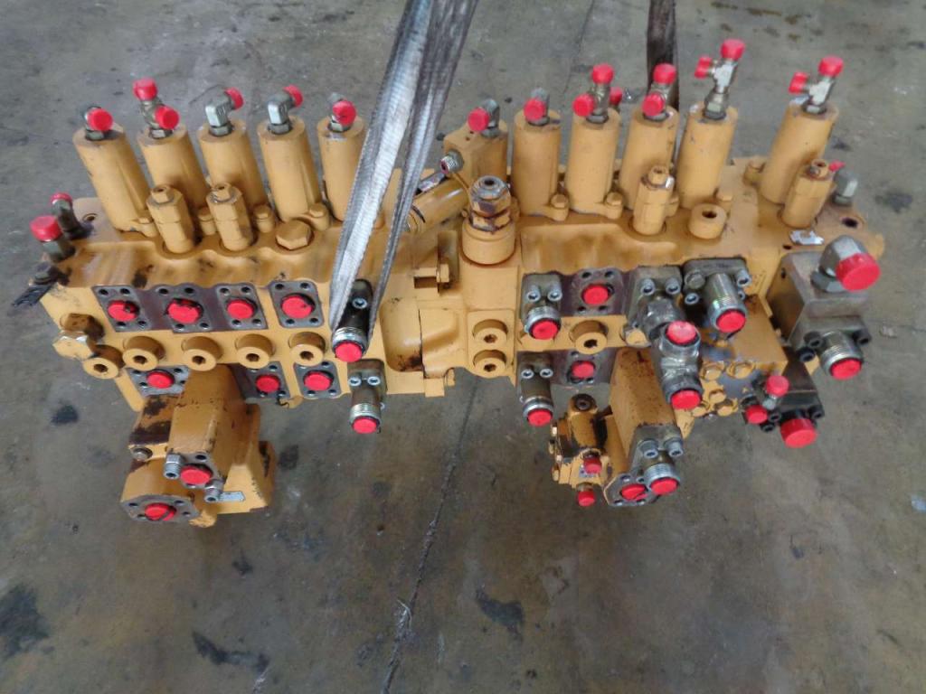 Distribuidor hidraulico para Caterpillar 318 C Foto 1