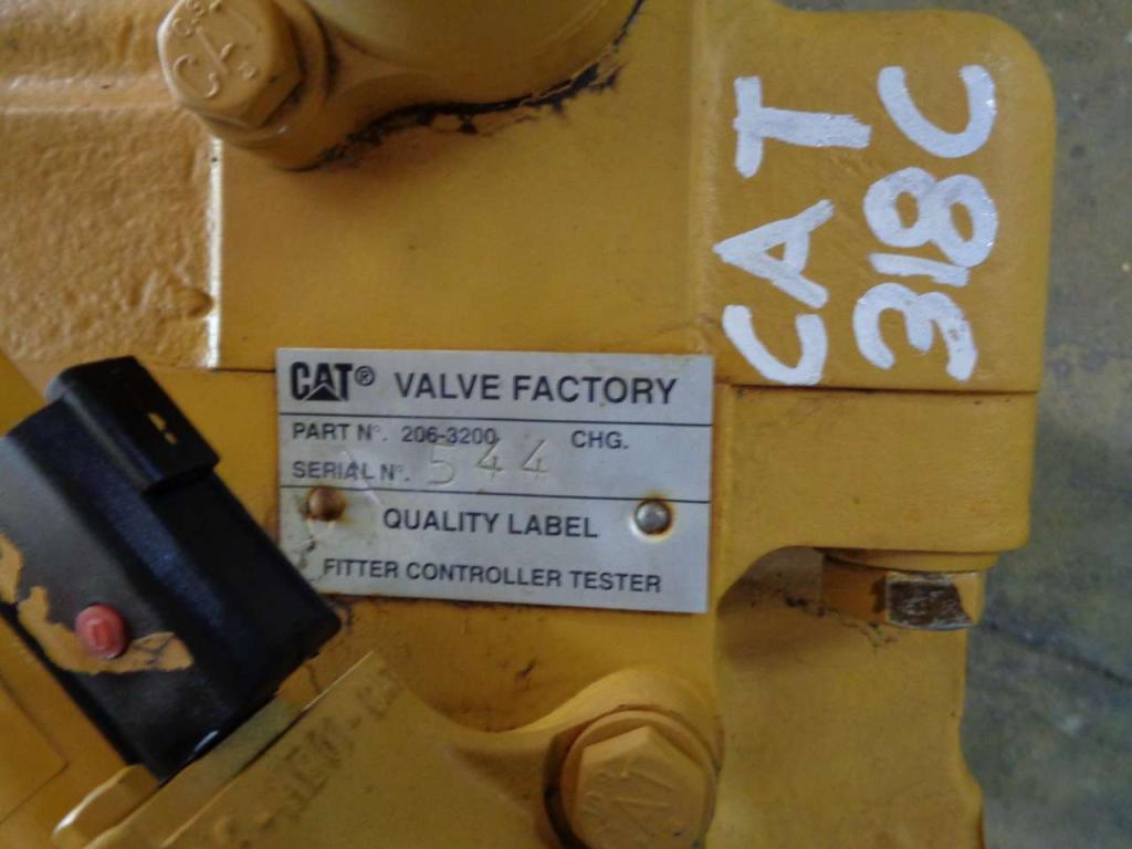Distribuidor hidraulico para Caterpillar 318 C Foto 2
