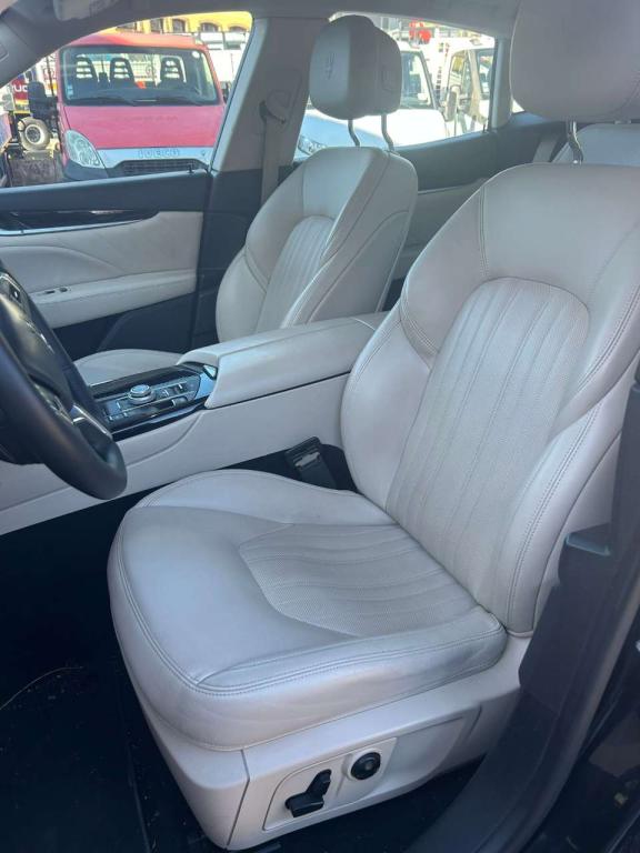 Maserati Levante Granlusso 3.0V6 Foto 25