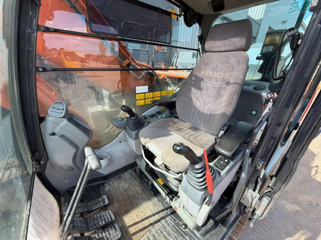 Hitachi ZX300LCN-6 Foto 21