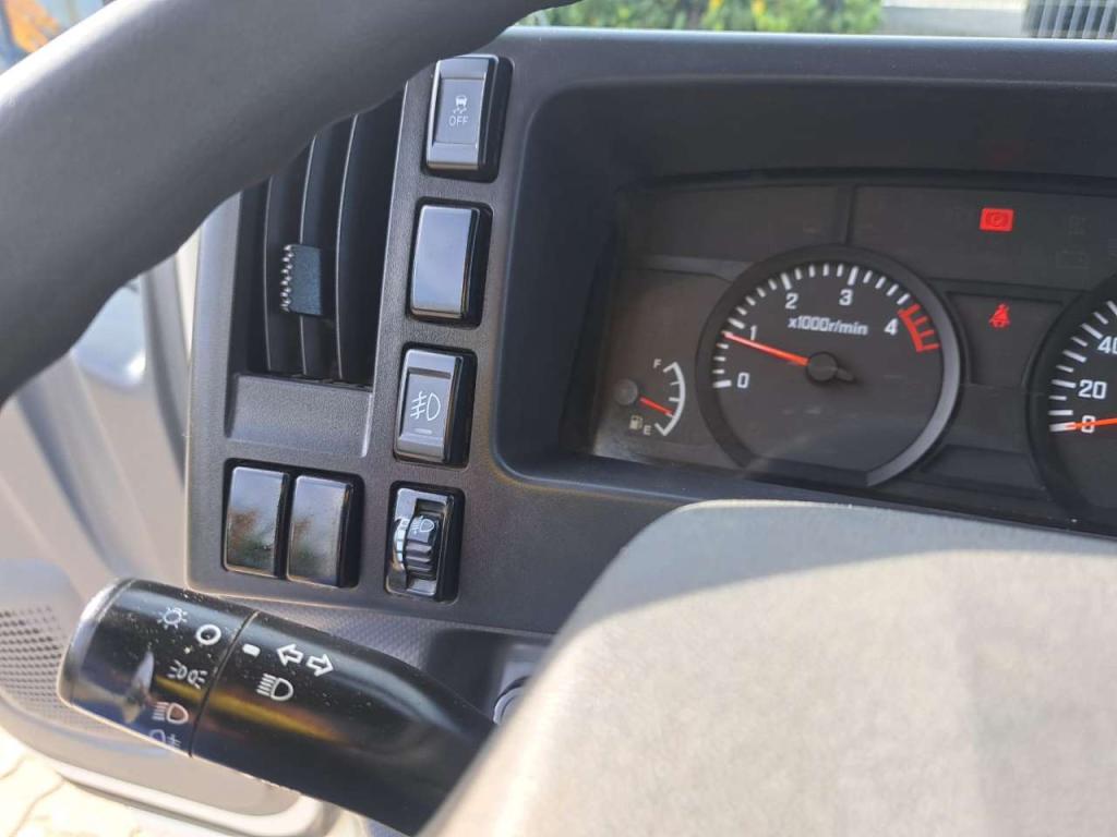 Isuzu L35 Foto 26
