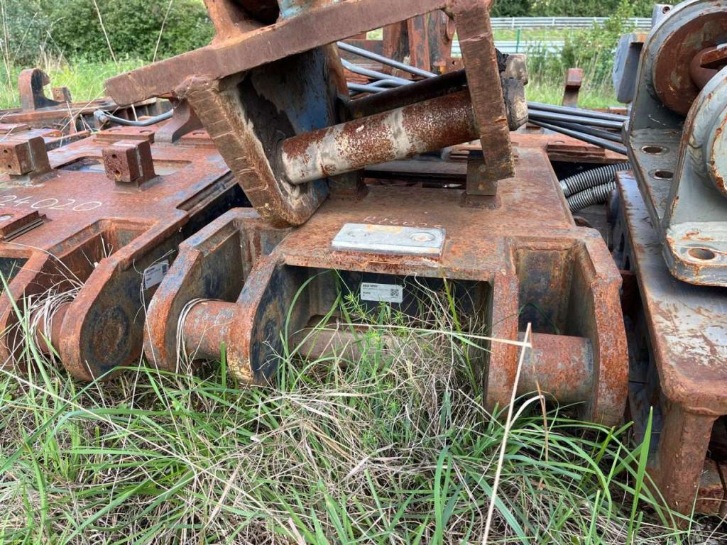S2 for 25-32 ton excavators Attachment plate Foto 1